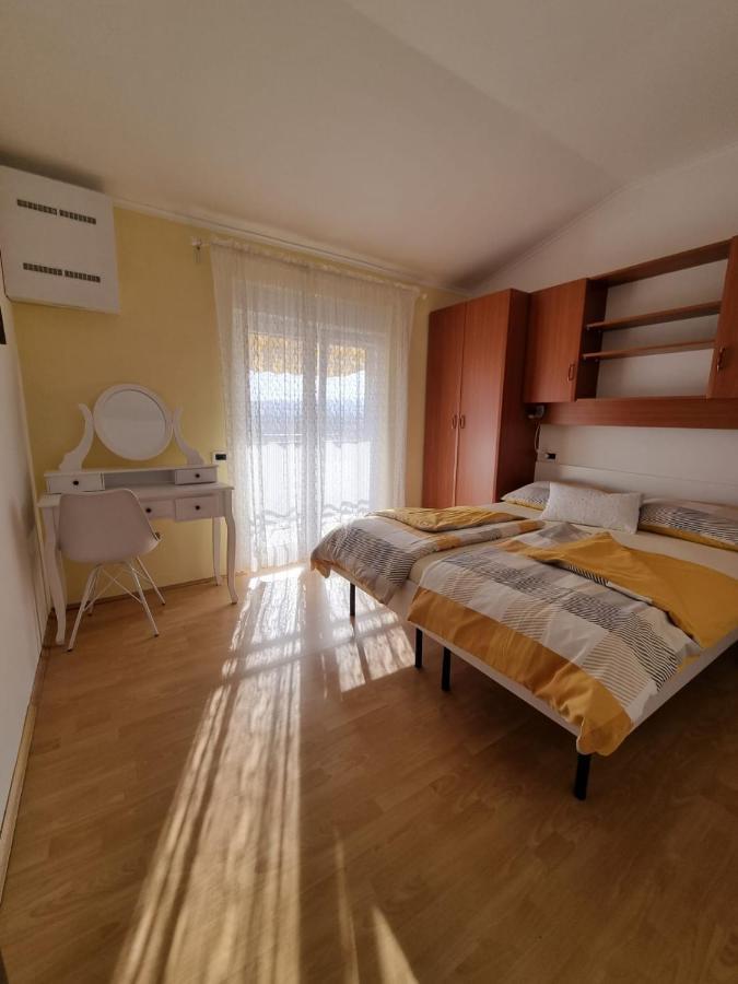 Apartments Jann Krk Town Exterior foto