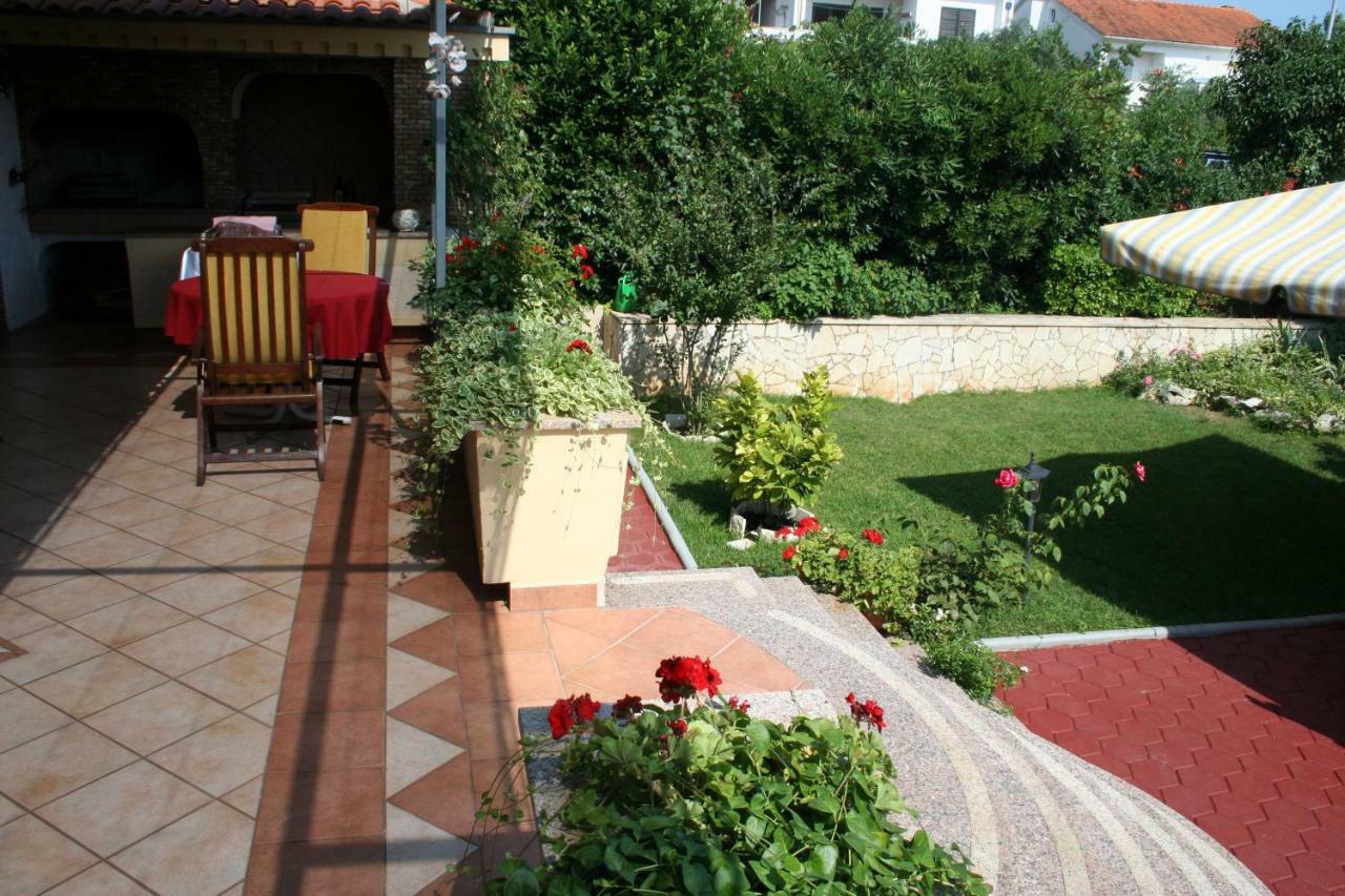 Apartments Jann Krk Town Exterior foto